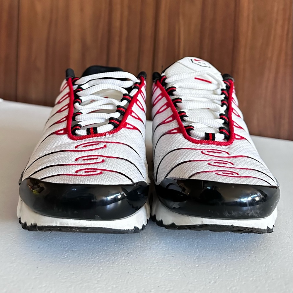 Nike Air Max Plus Pure Platinum Black University Red Size 7 - Picture 3 of 15